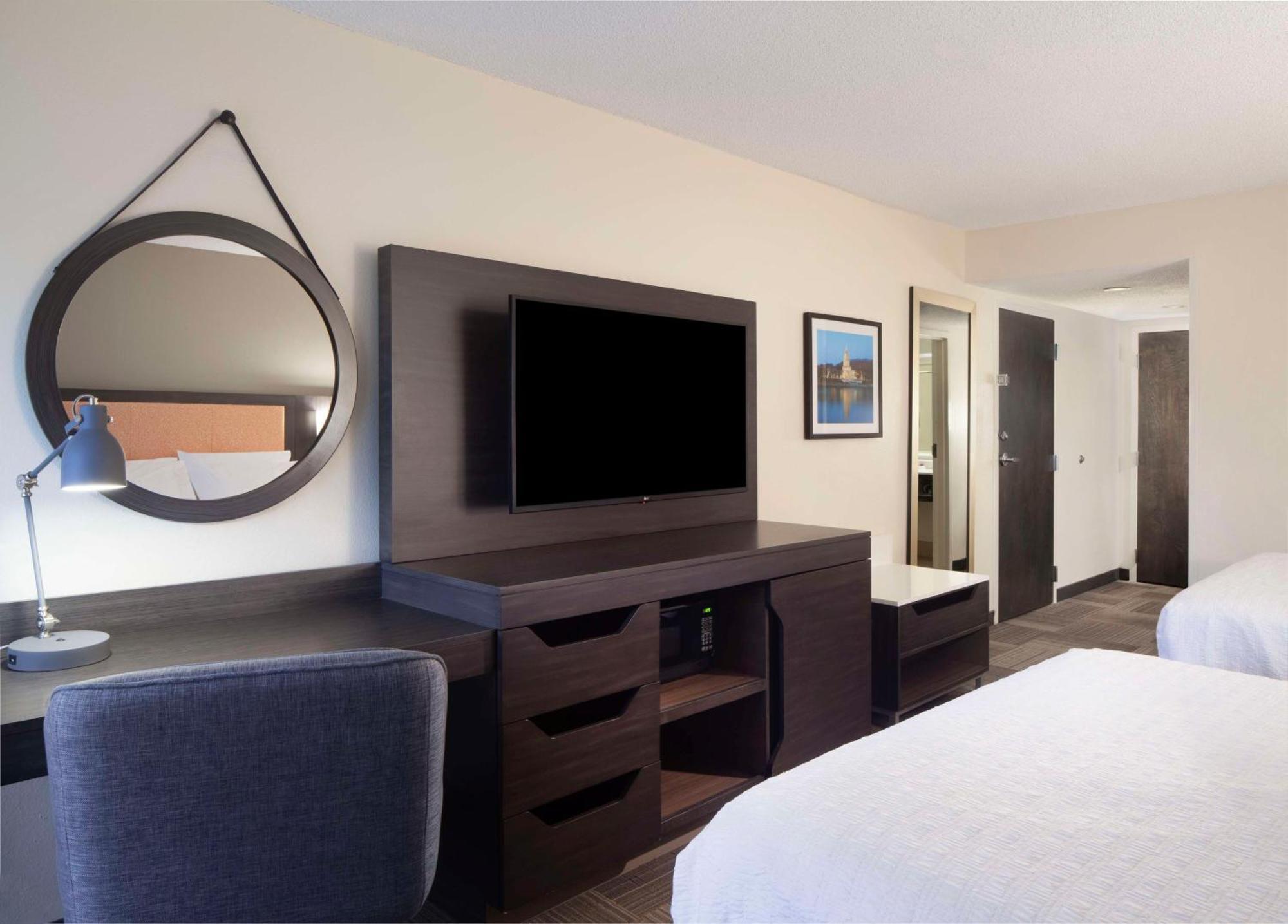 Hampton Inn Charleston-Southridge Exterior photo